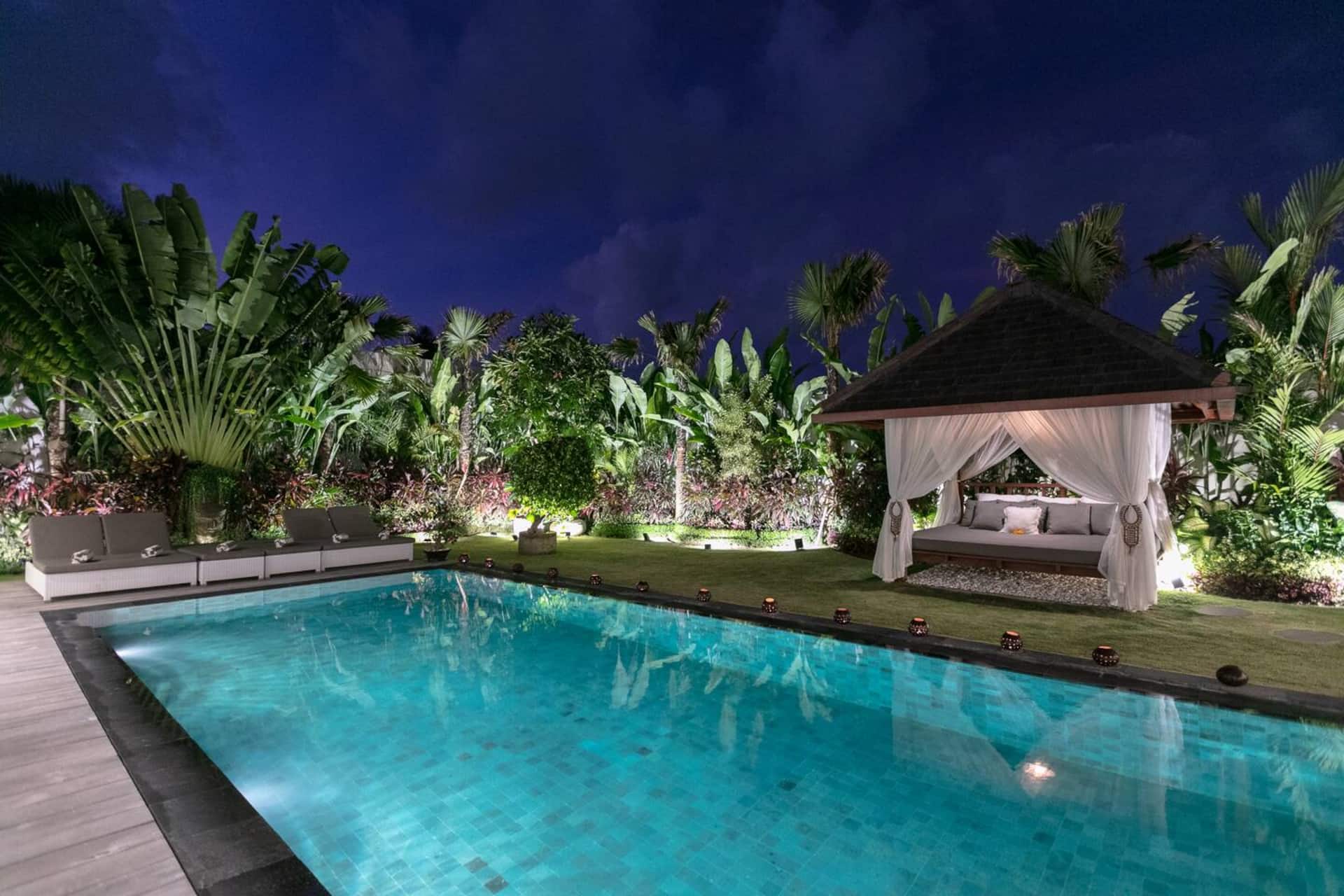Amazing 4 BR villa with garden, pool in Seminyak — photo 3