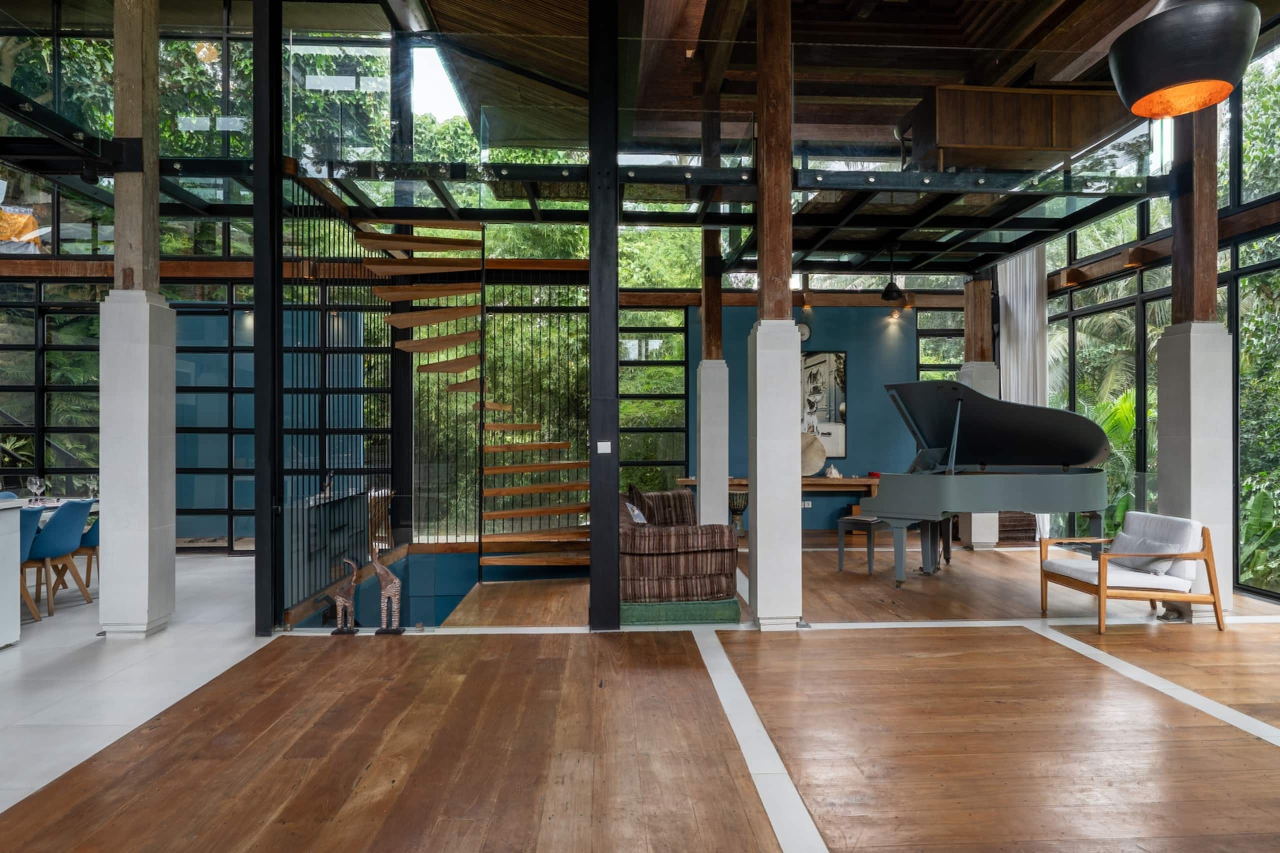 4BR Castle of Glass Villa Ubud - Nature Surrounded — photo 1