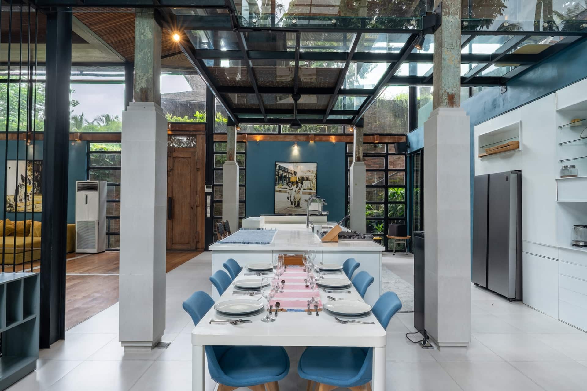 4BR Castle of Glass Villa Ubud - Nature Surrounded — photo 4