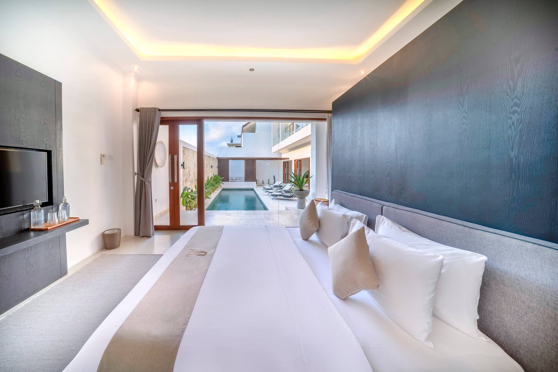 Central Seminyak, 4BR Family Villa — photo 4