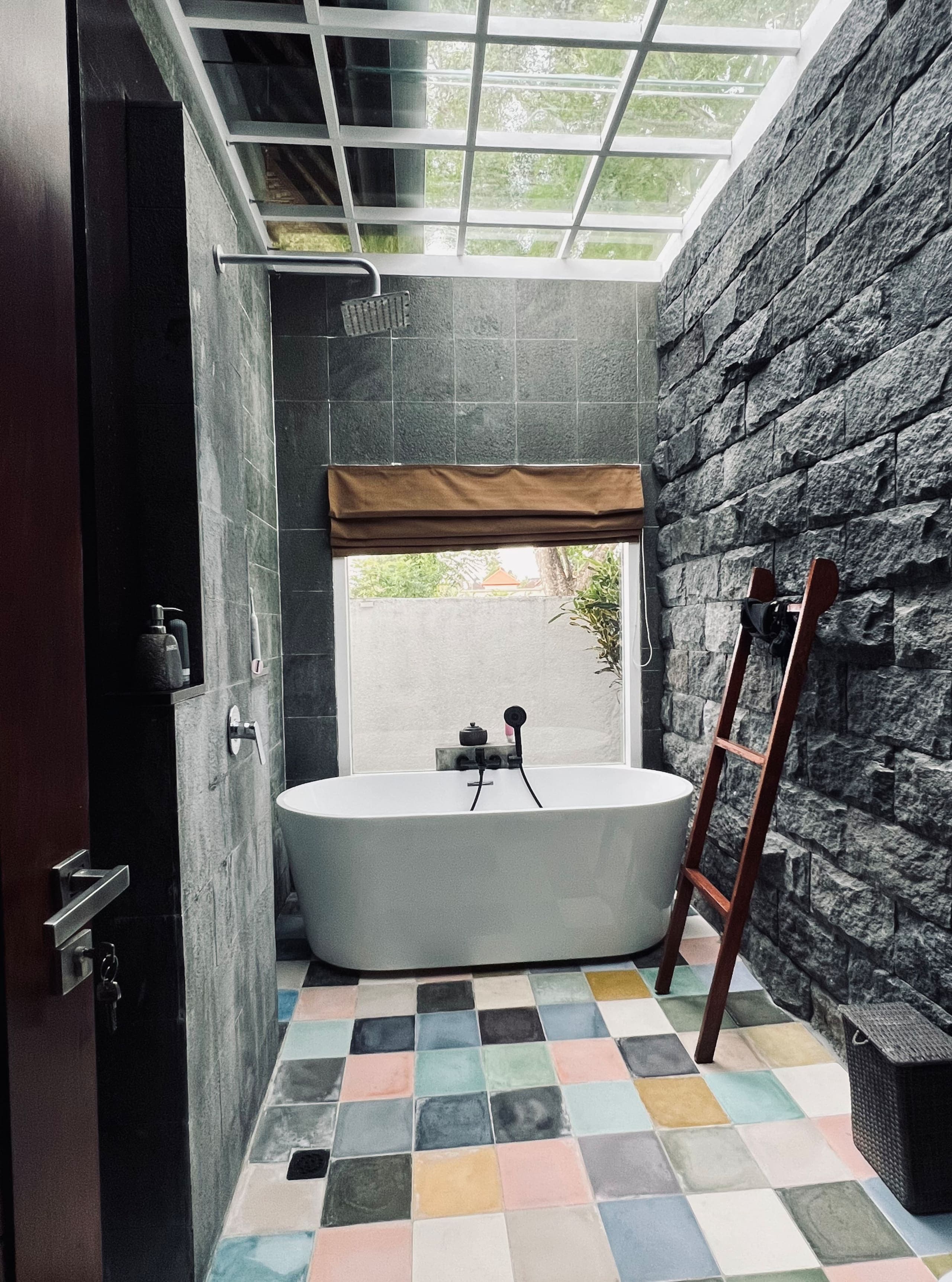 Luxury Private Four Bedroom Suites w private Pool — photo 1