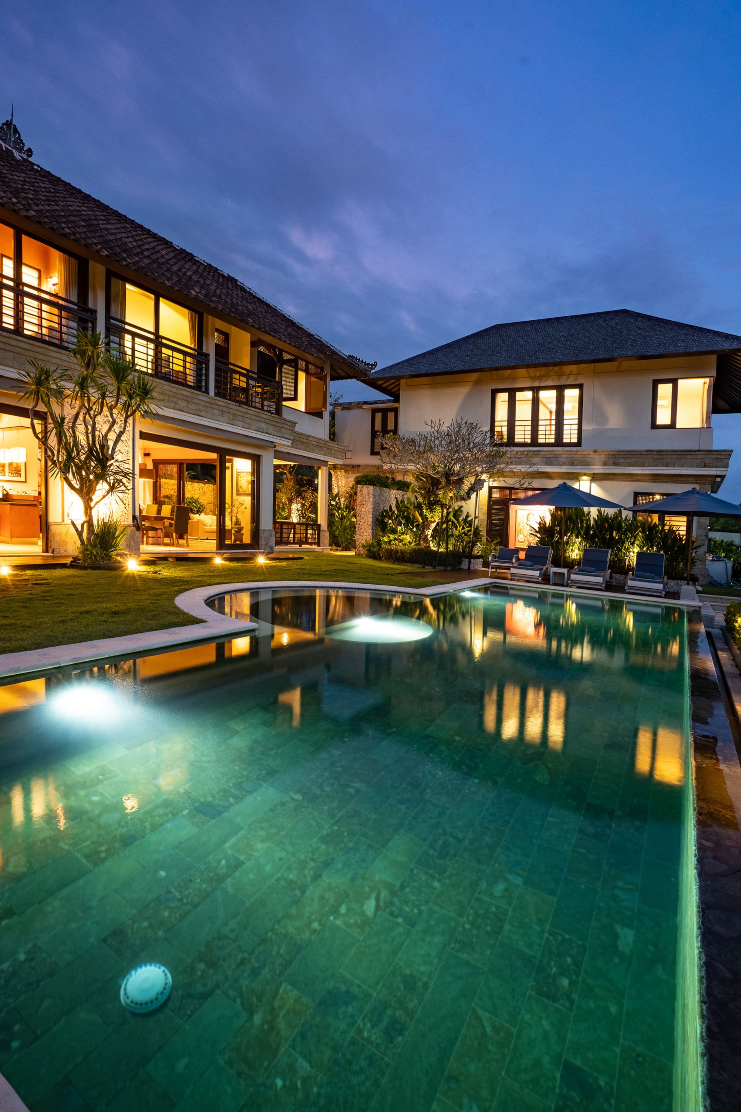 Immaculate 3-4BR Villa with Butler Service and Spa 13