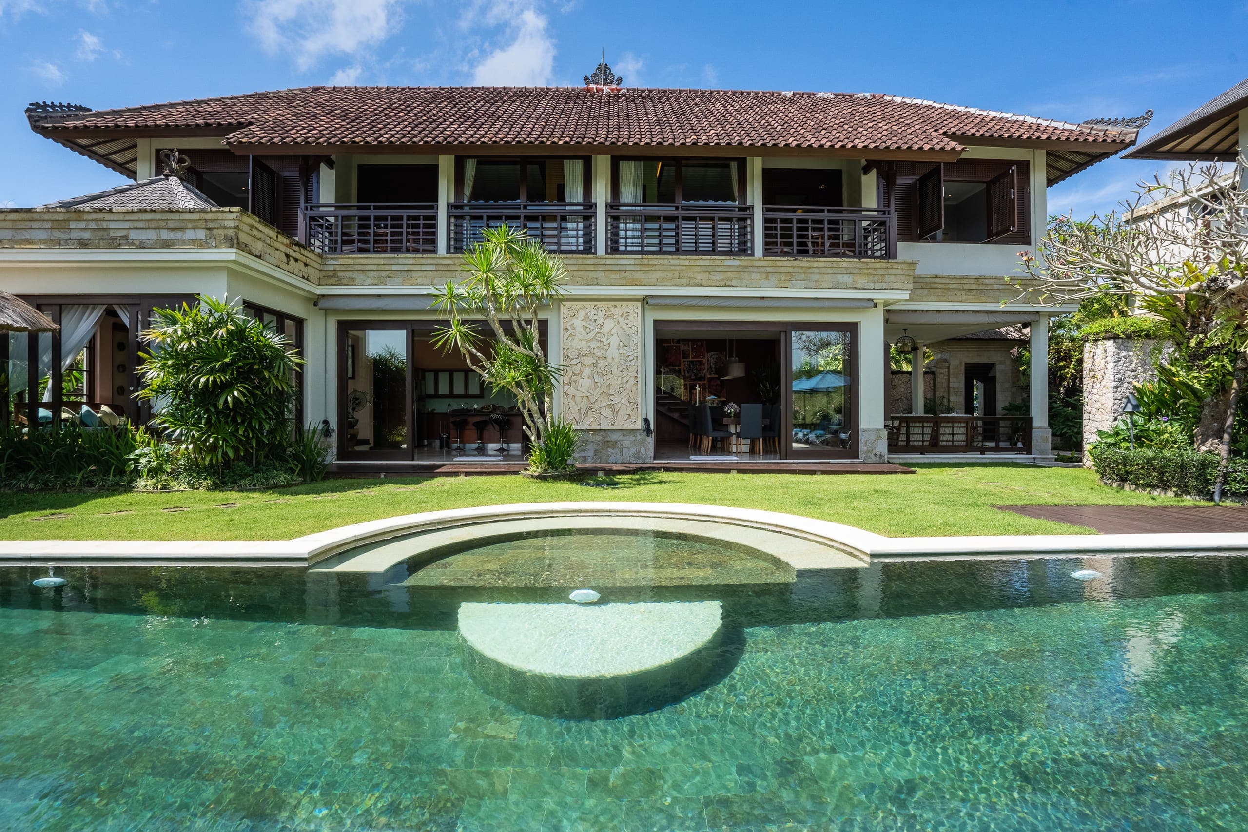 Immaculate 3-4BR Villa with Butler Service and Spa 14
