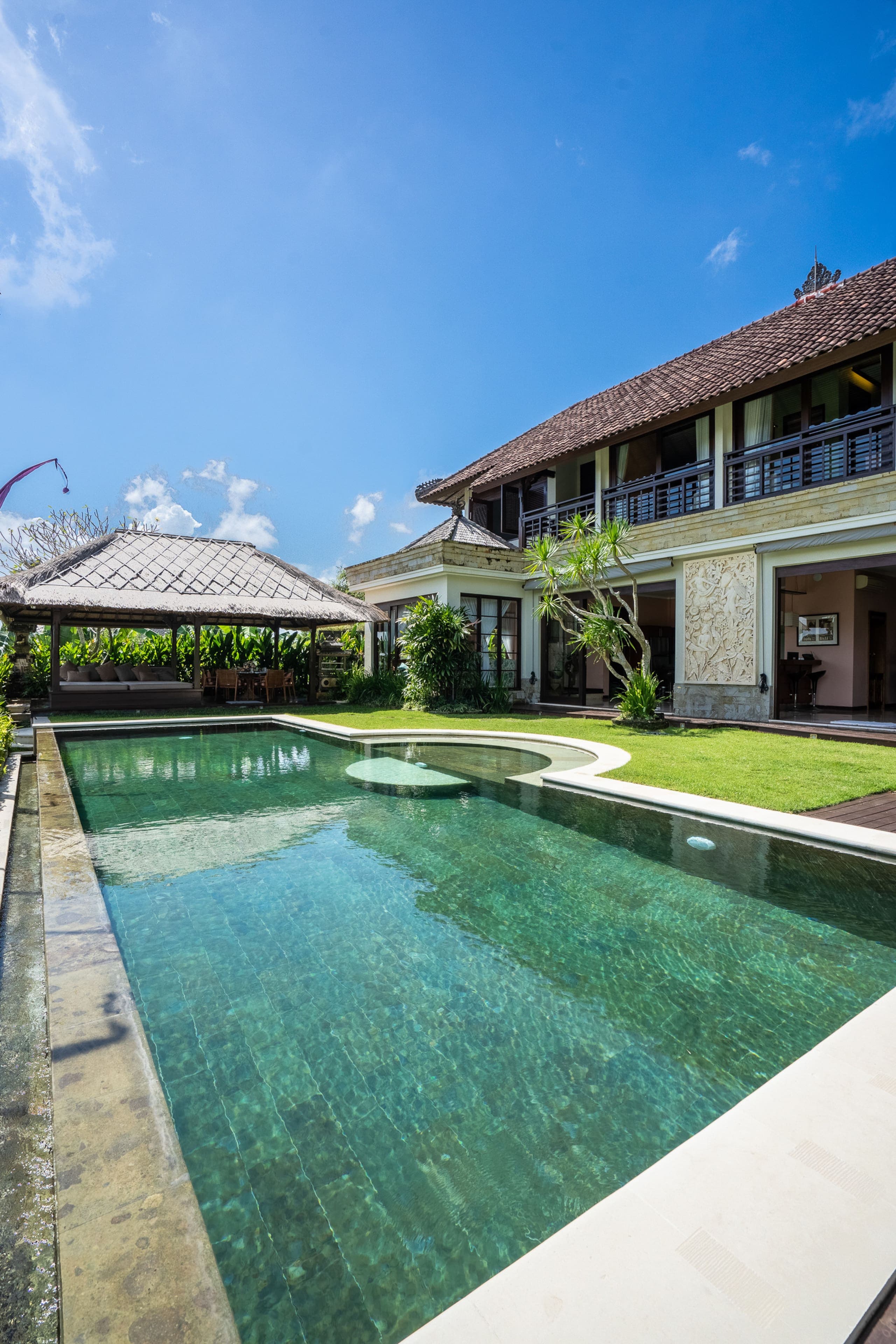 Immaculate 3-4BR Villa with Butler Service and Spa 15