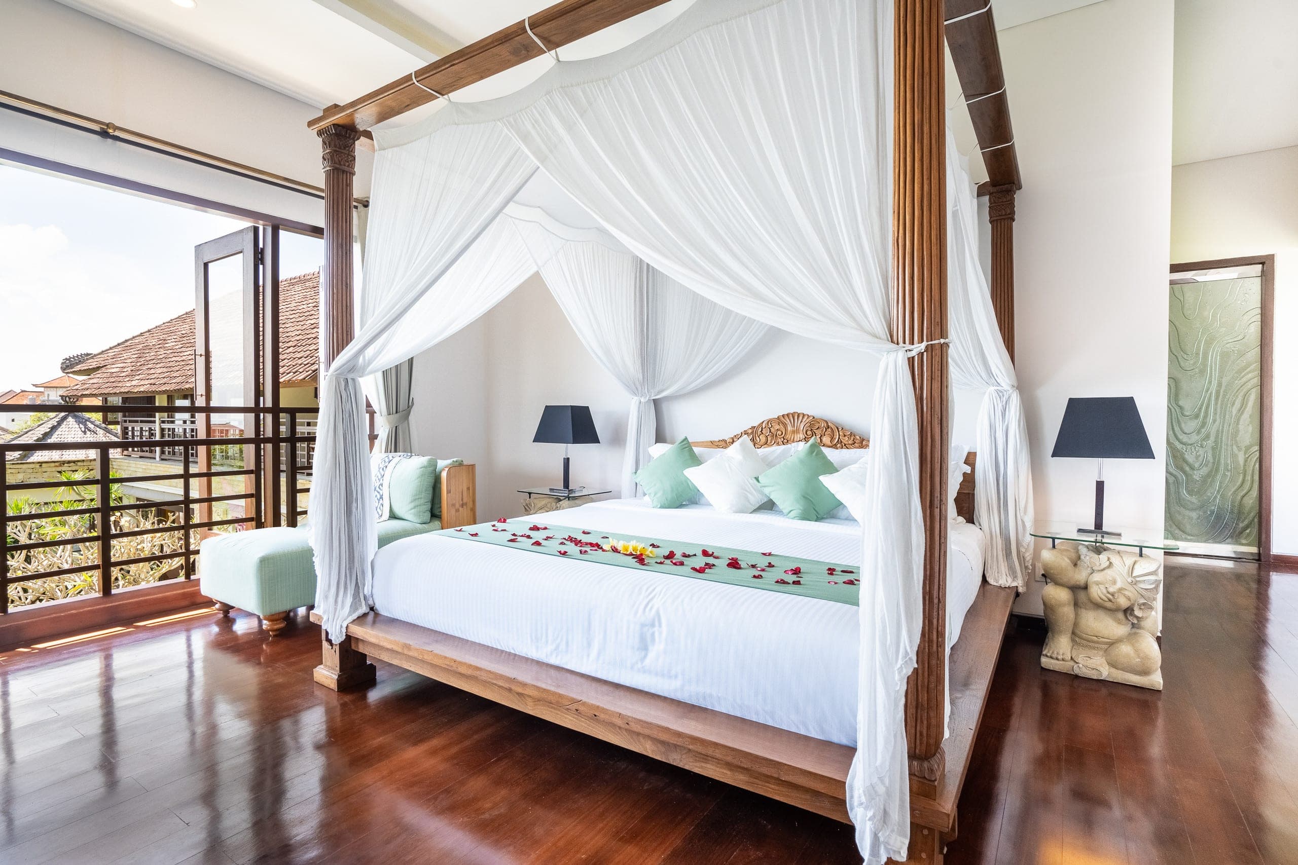 Immaculate 3-4BR Villa with Butler Service and Spa 24