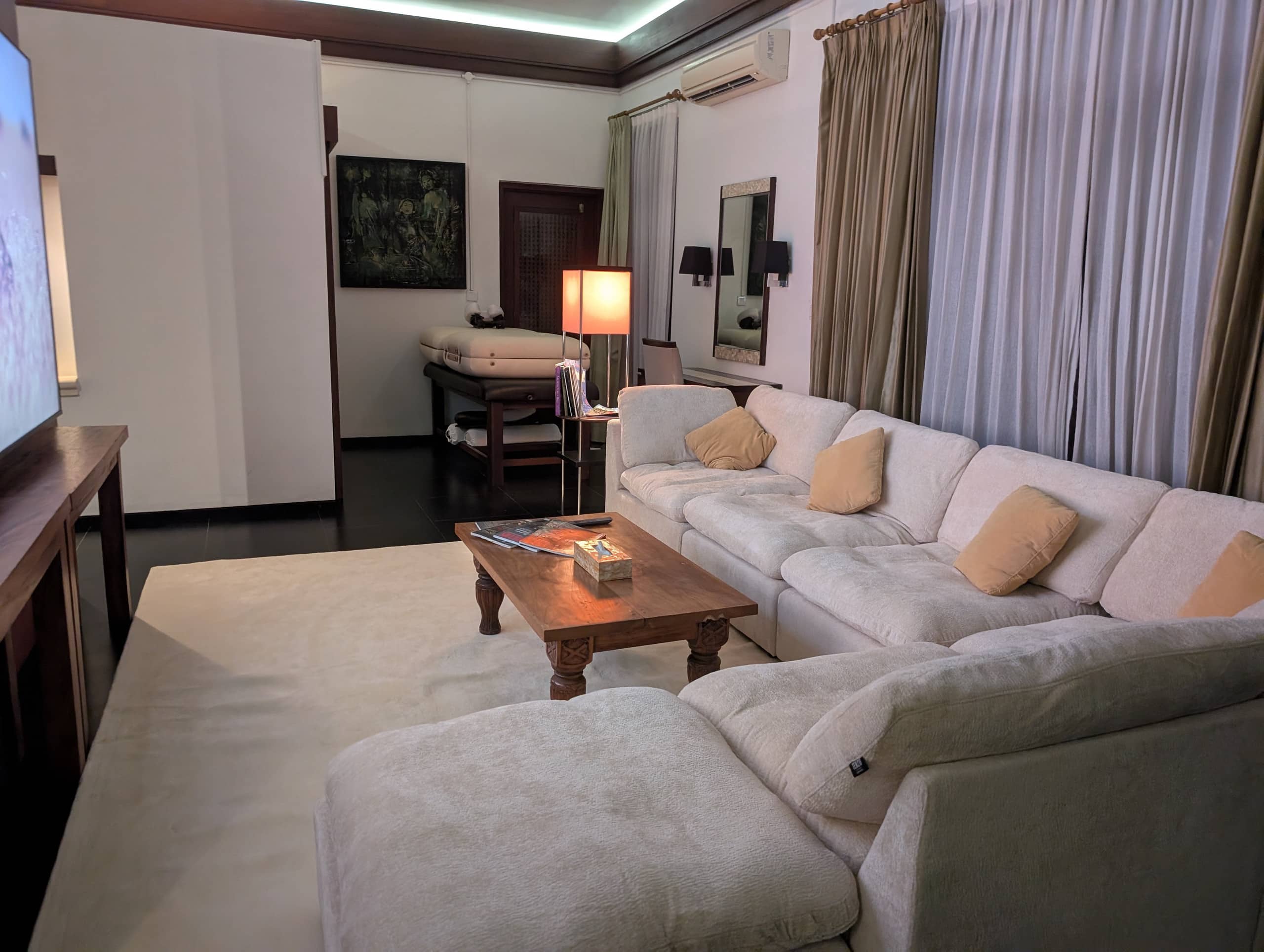 Immaculate 3-4BR Villa with Butler Service and Spa 26