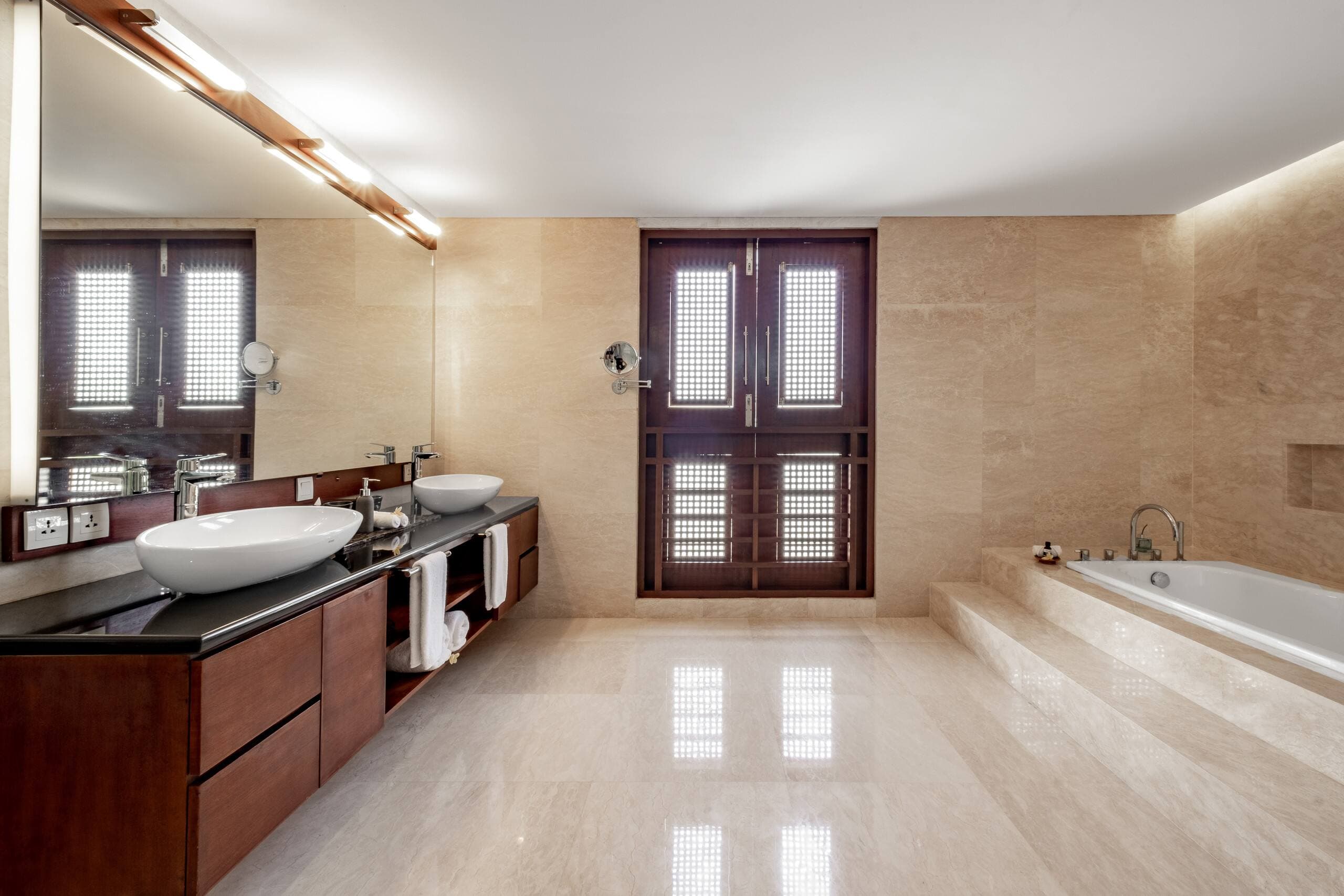 Immaculate 3-4BR Villa with Butler Service and Spa 37