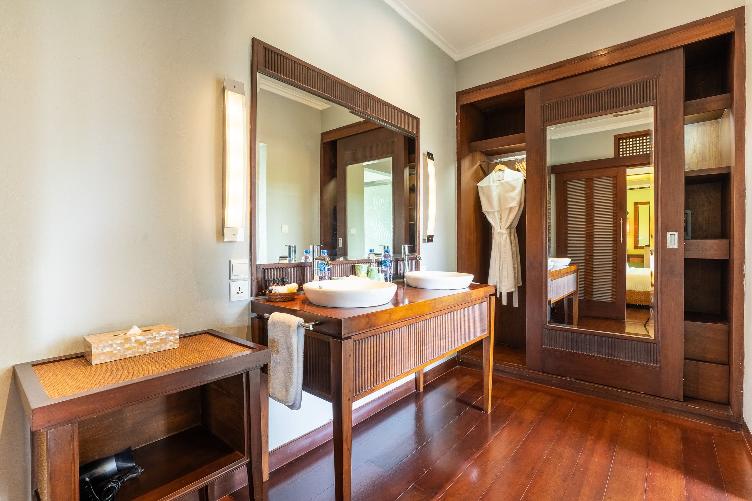 Immaculate 3-4BR Villa with Butler Service and Spa 40