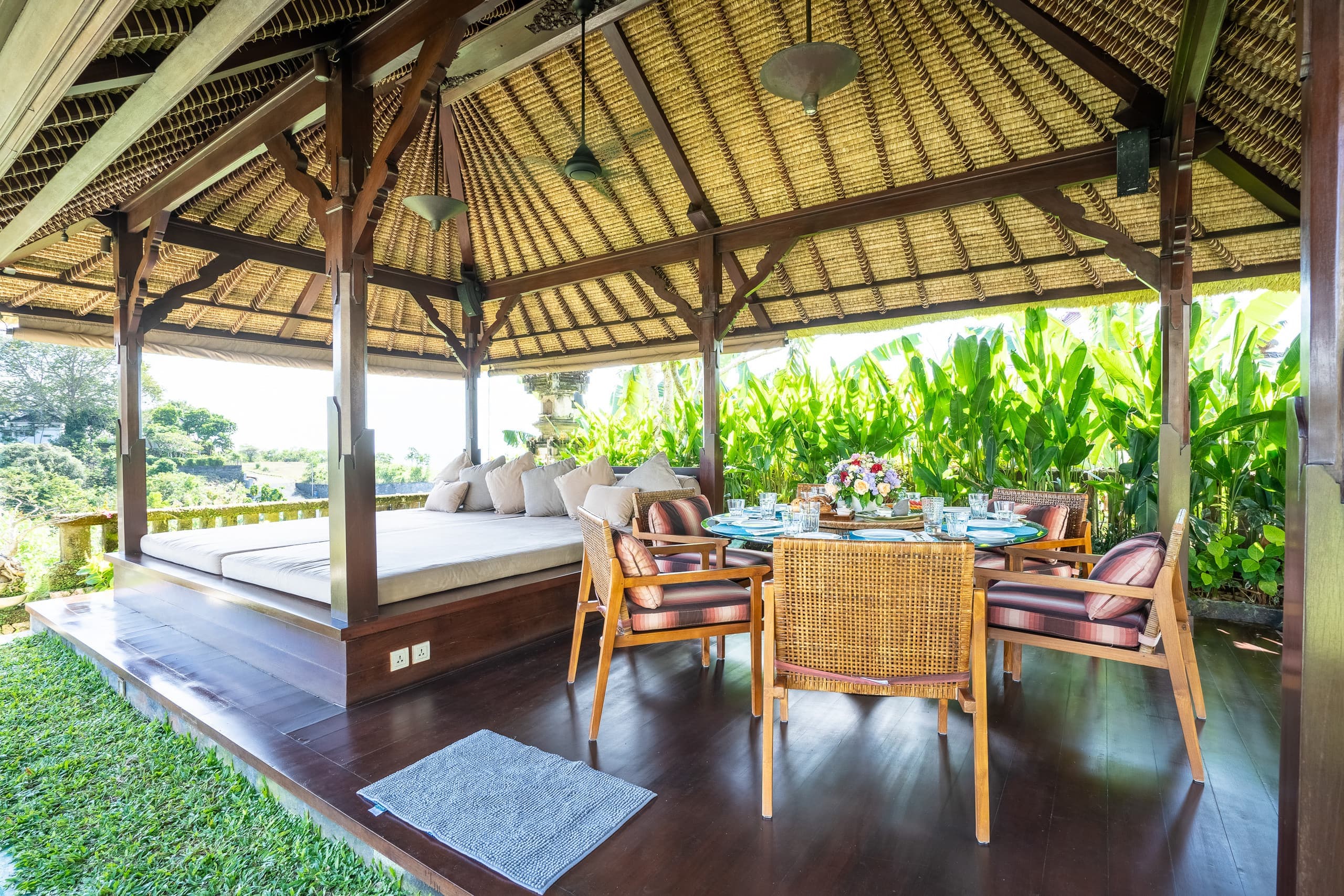 Immaculate 3-4BR Villa with Butler Service and Spa 8