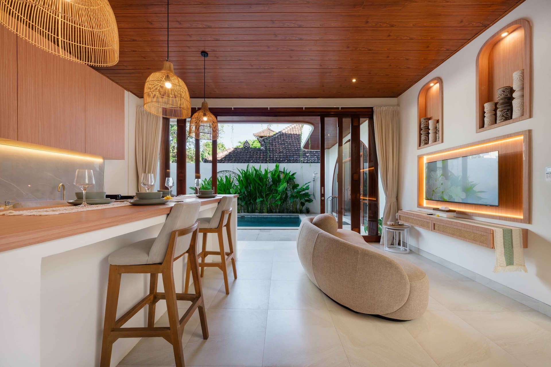 NUQ Seminyak - Spacious 3BR Pool Villa — photo 5