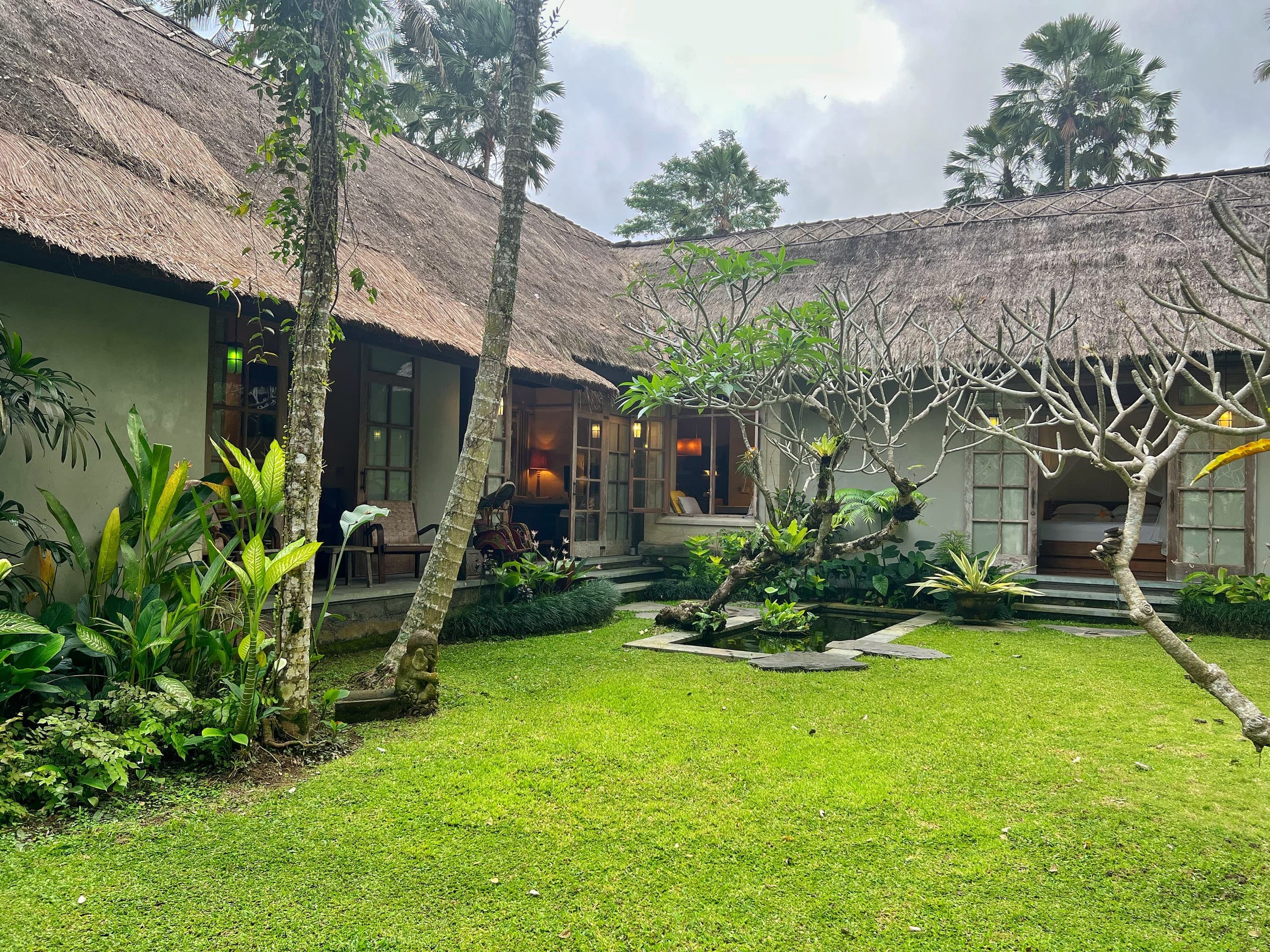 Balinese Antiques 2BR Villa 15 Mins to Ubud Centre — photo 1