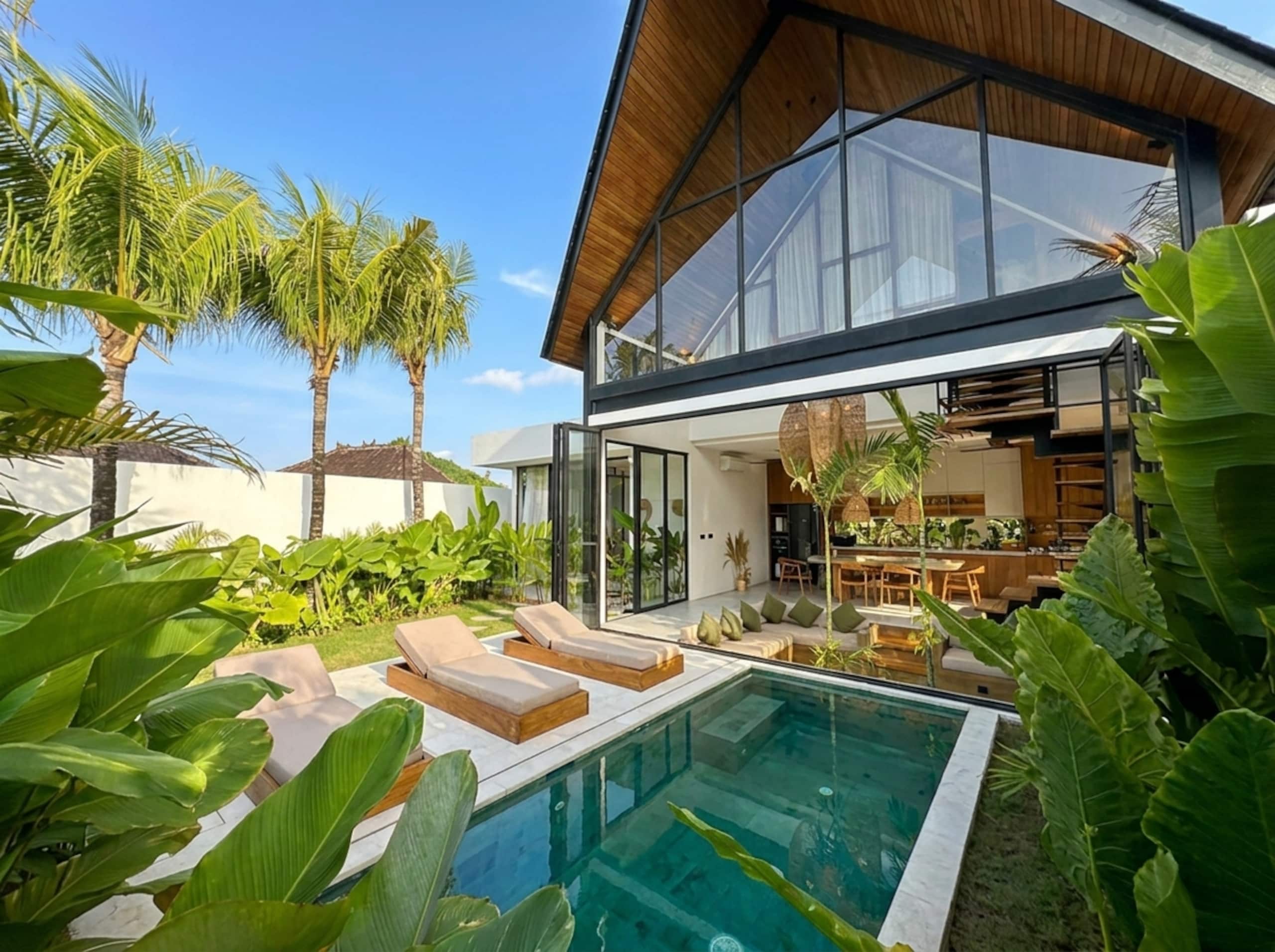 Baliwood By The Beach | 3BR Villa + Home Cinema — photo 1