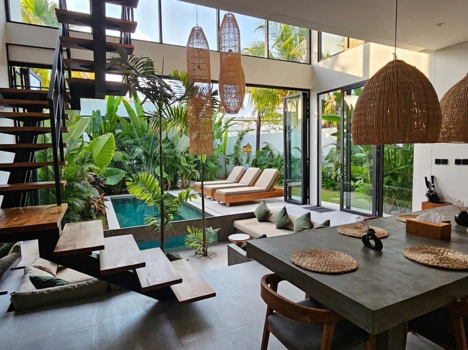 Baliwood By The Beach | 3BR Villa + Home Cinema — photo 2