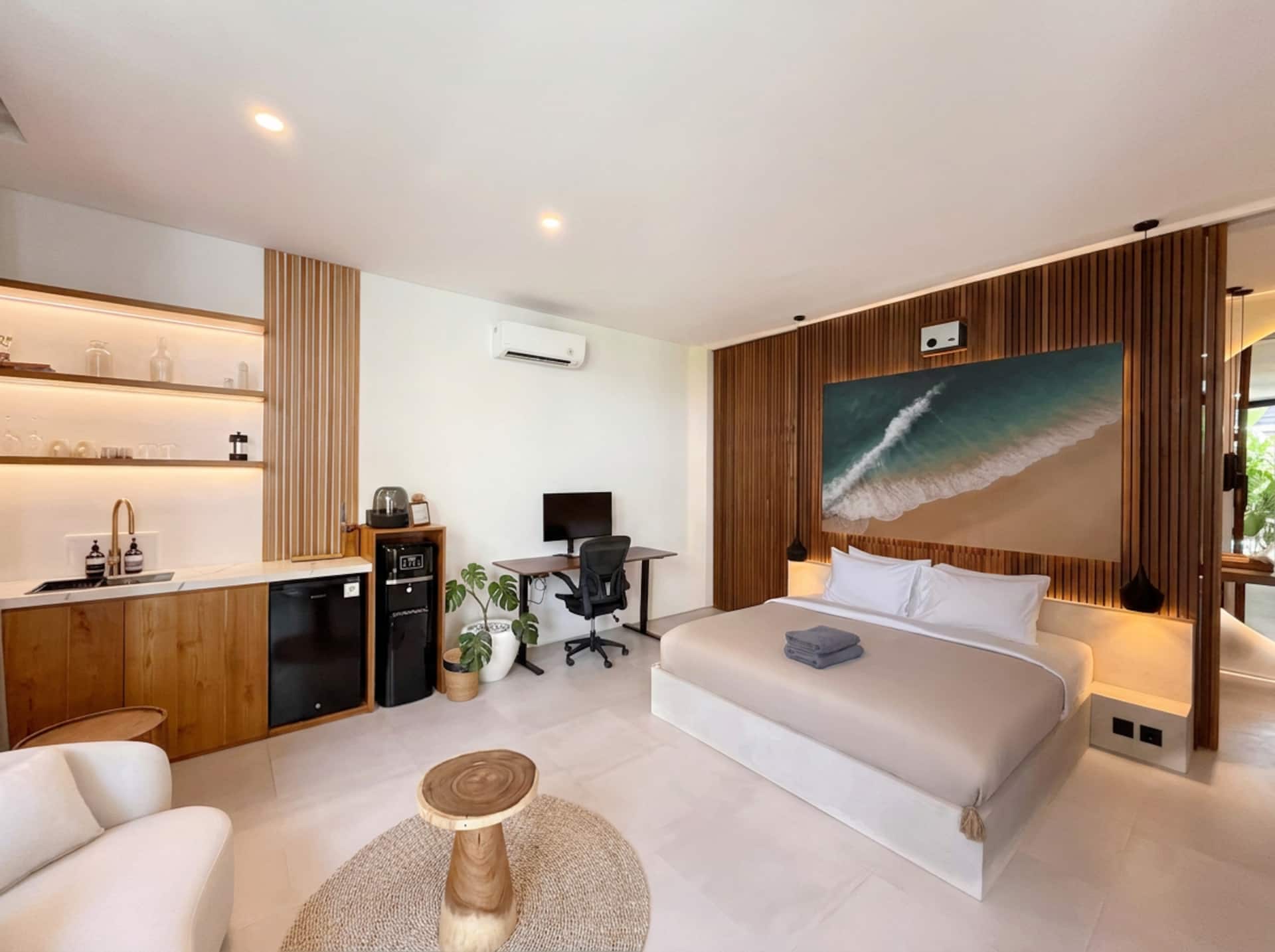 Baliwood By The Beach | 3BR Villa + Home Cinema — photo 3