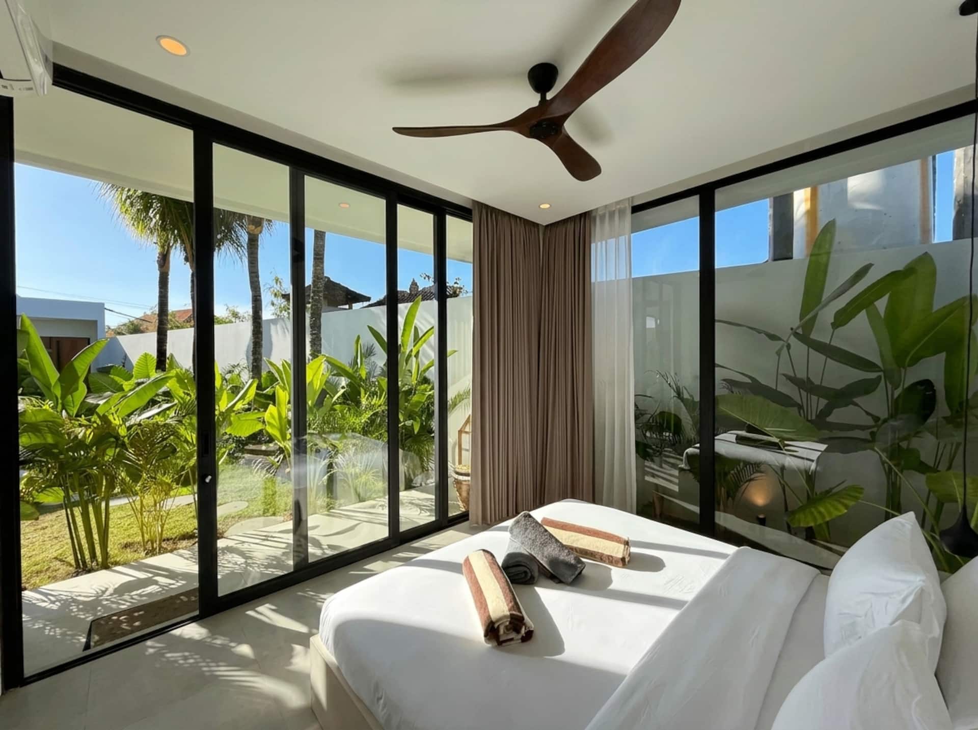 Baliwood By The Beach | 3BR Villa + Home Cinema — photo 5