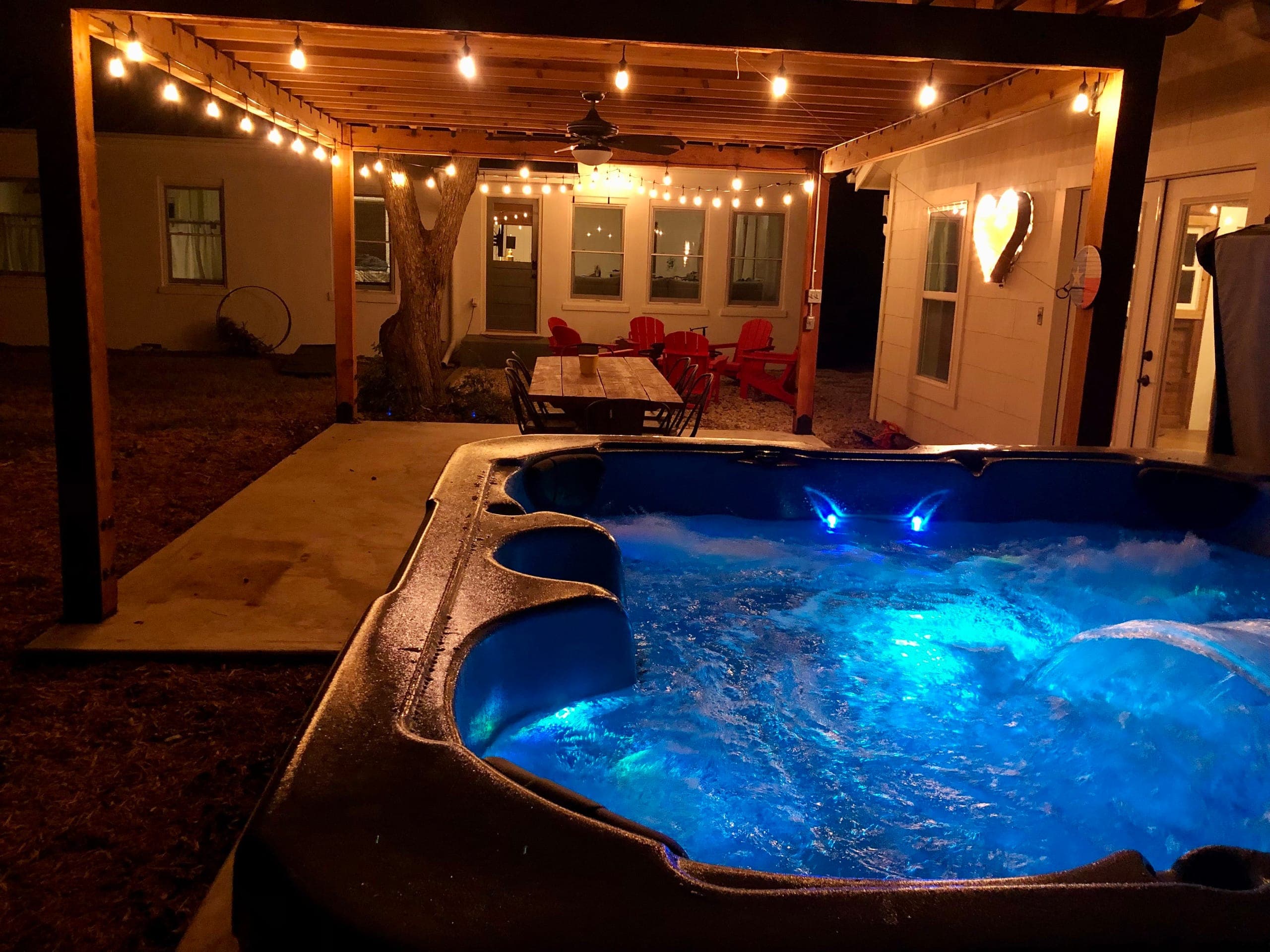 Hot Tub + Clubhouse Cottage (Walk to Main) — photo 2