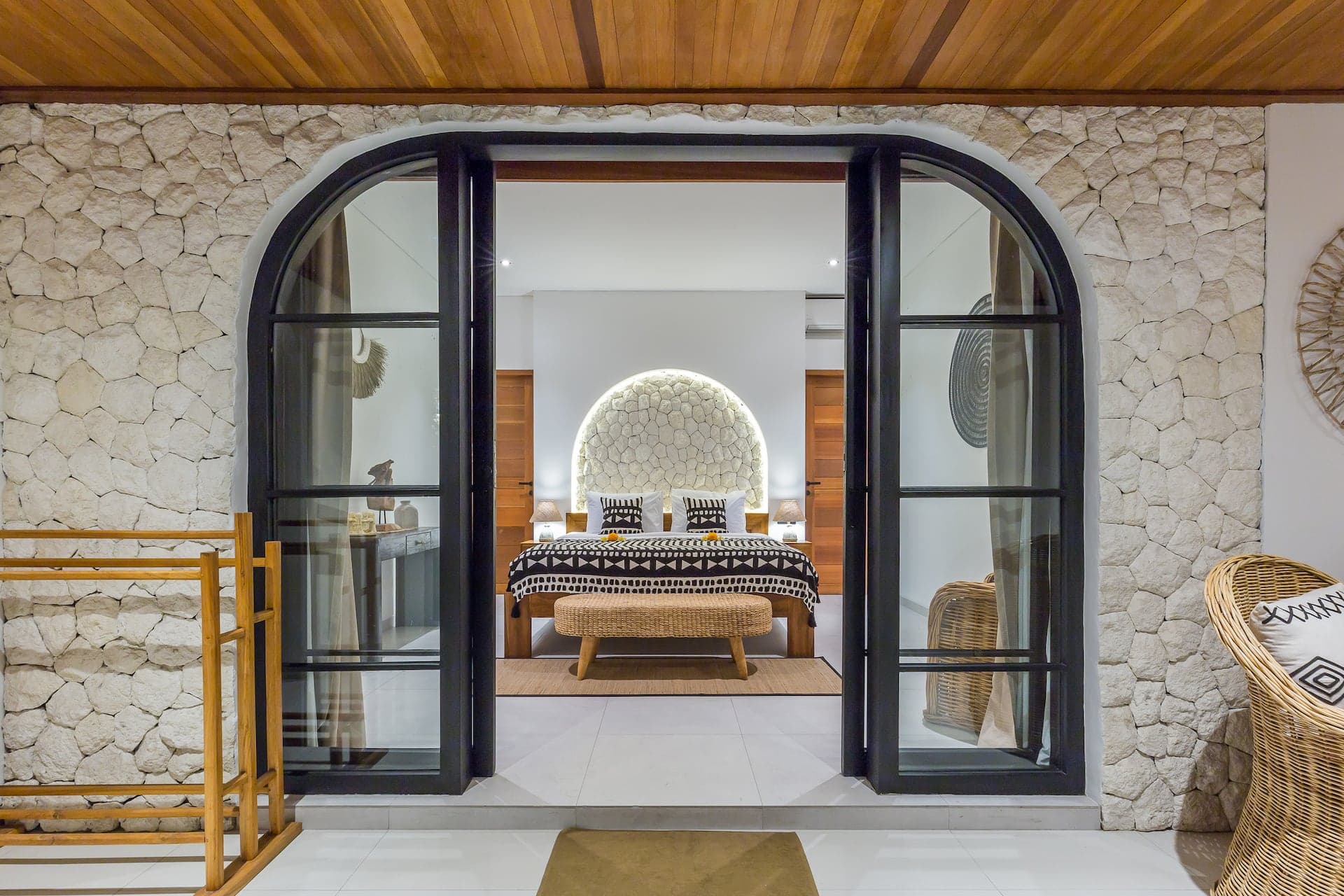 Villa Luna 4BR | Dual Living, Pool & BBQ — photo 4