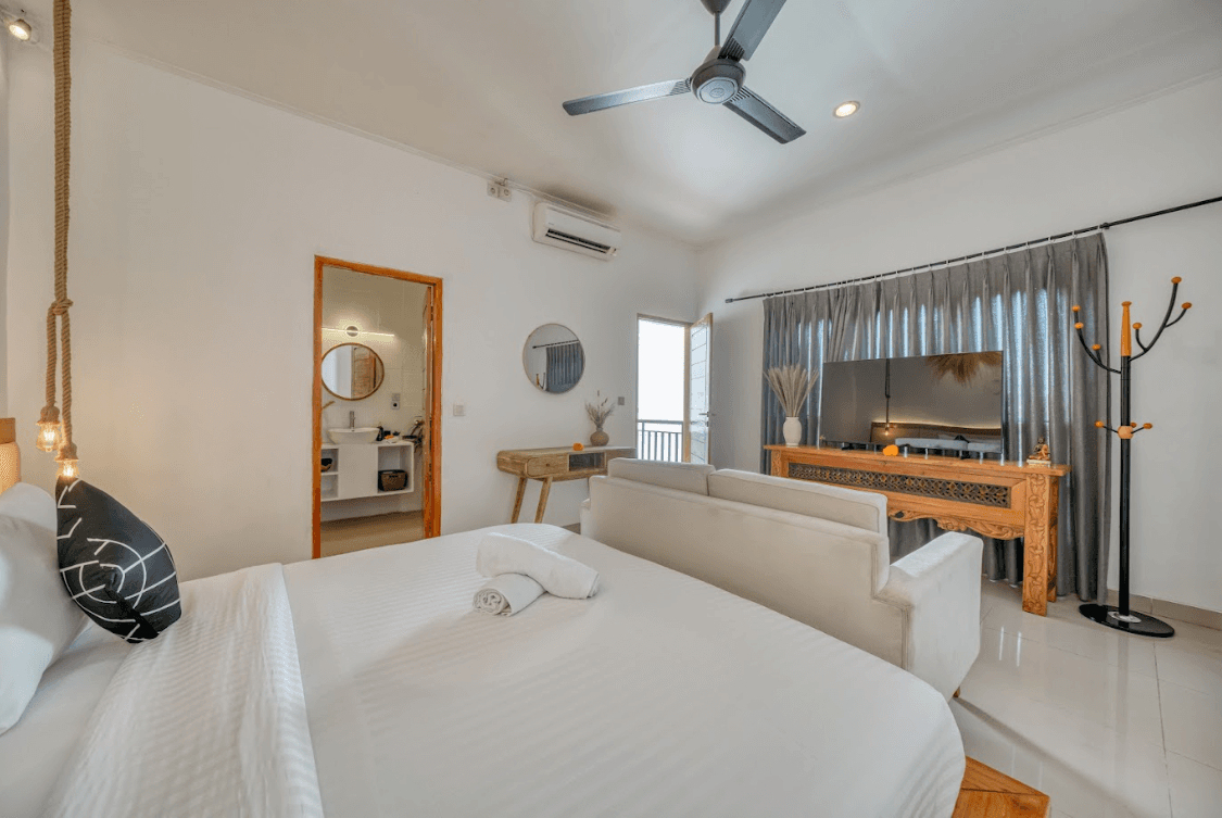 Holy's Villa 12