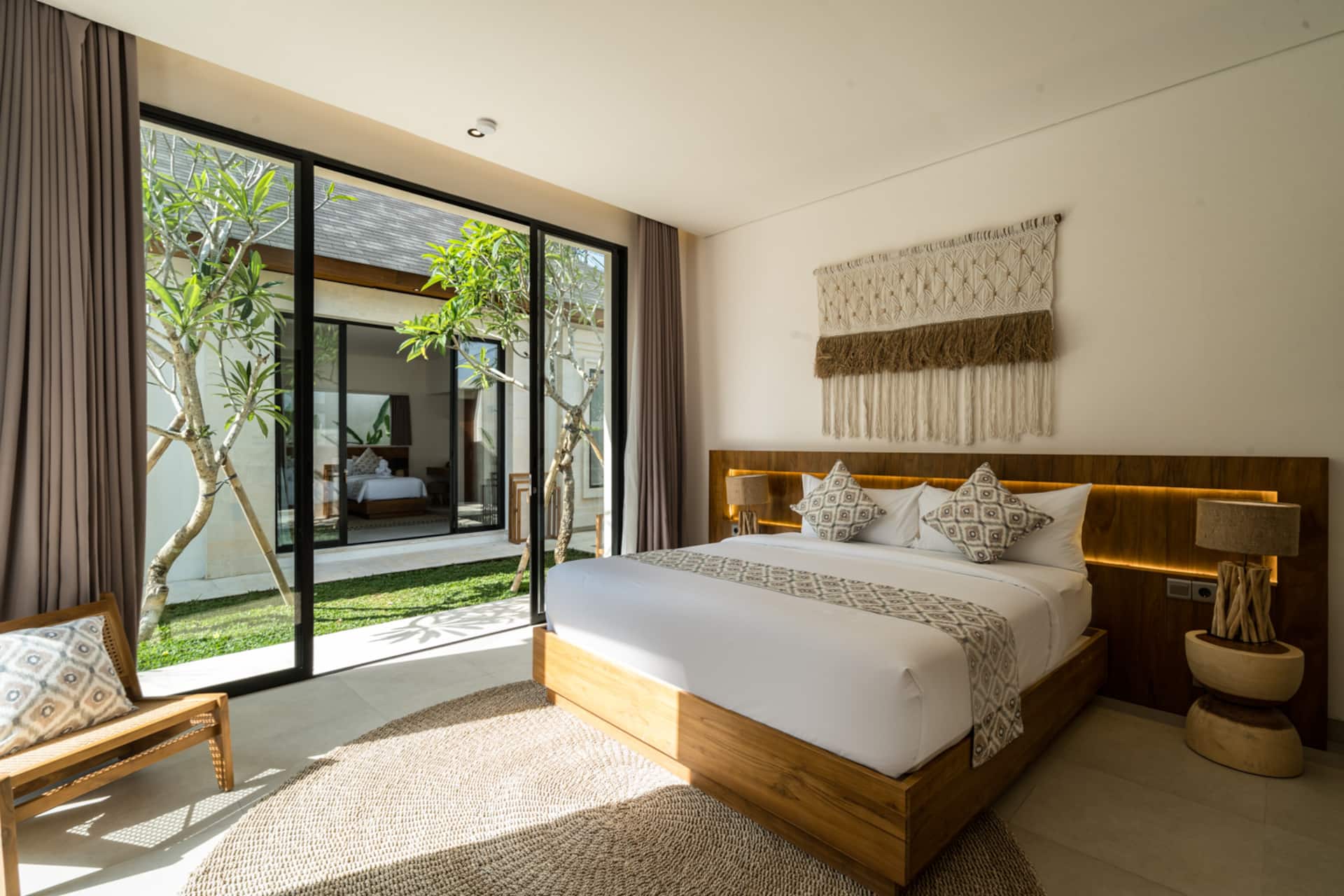 Penelope 4BR Villa with Private Pool & Gym in Ubud — photo 4